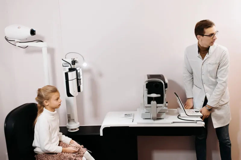 Same White Coat, Very Different Futures: What Optometrists Often Miss When Comparing Corporate and Independent Careers